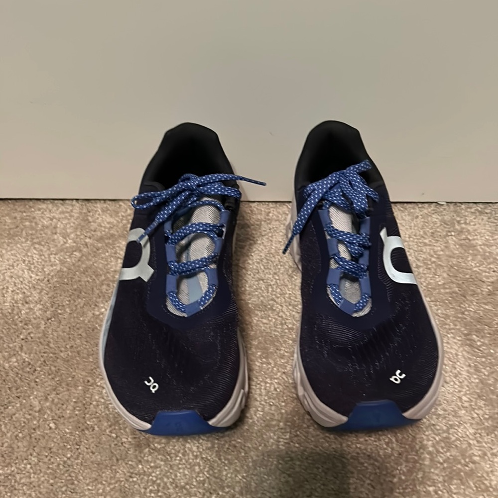 ON Cloudmonster size 7.5 like new condition